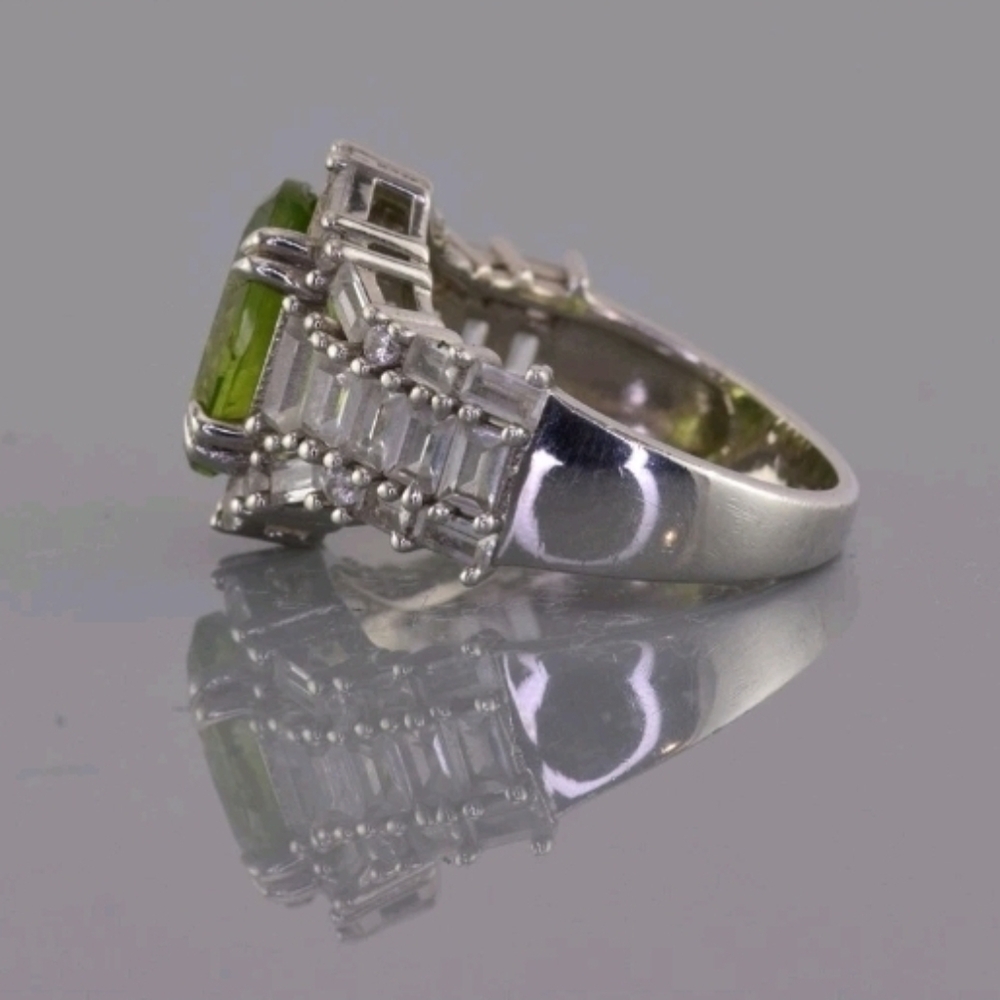 Fabulous Peridot And White Sapphire Ring - Picture 5 of 12
